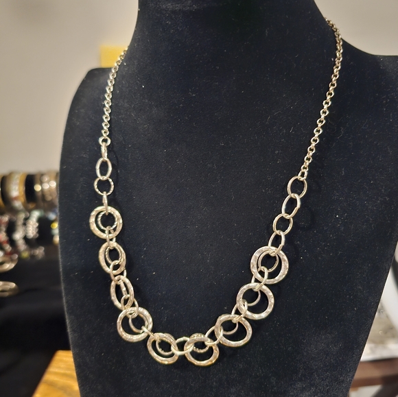 Double circle chain link silvertone necklace - Picture 2 of 4